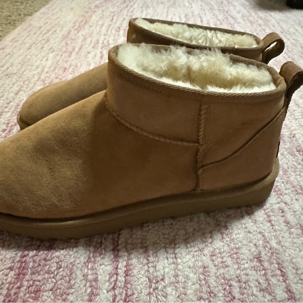 Classic Ultra mini uggs!!
